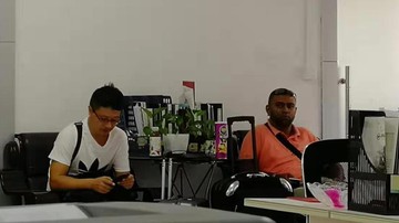 Zambiaanse klanten bezoeken Shenzhen Zhuoyang Machinery Co., Ltd.